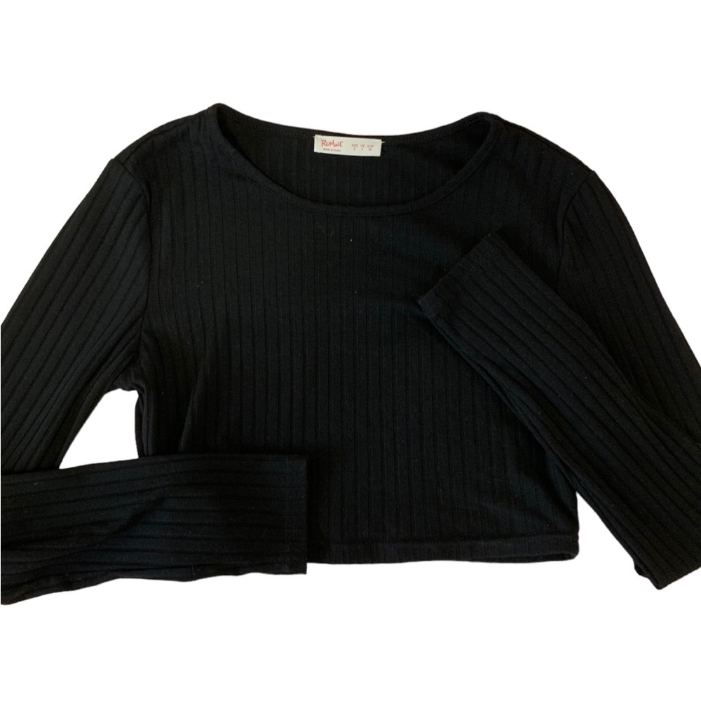 Black long sleeve crop top